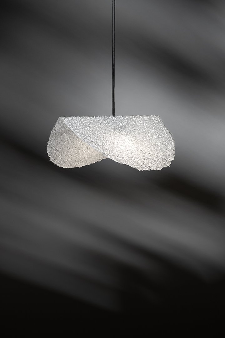 Hanging lamp in white textured glass