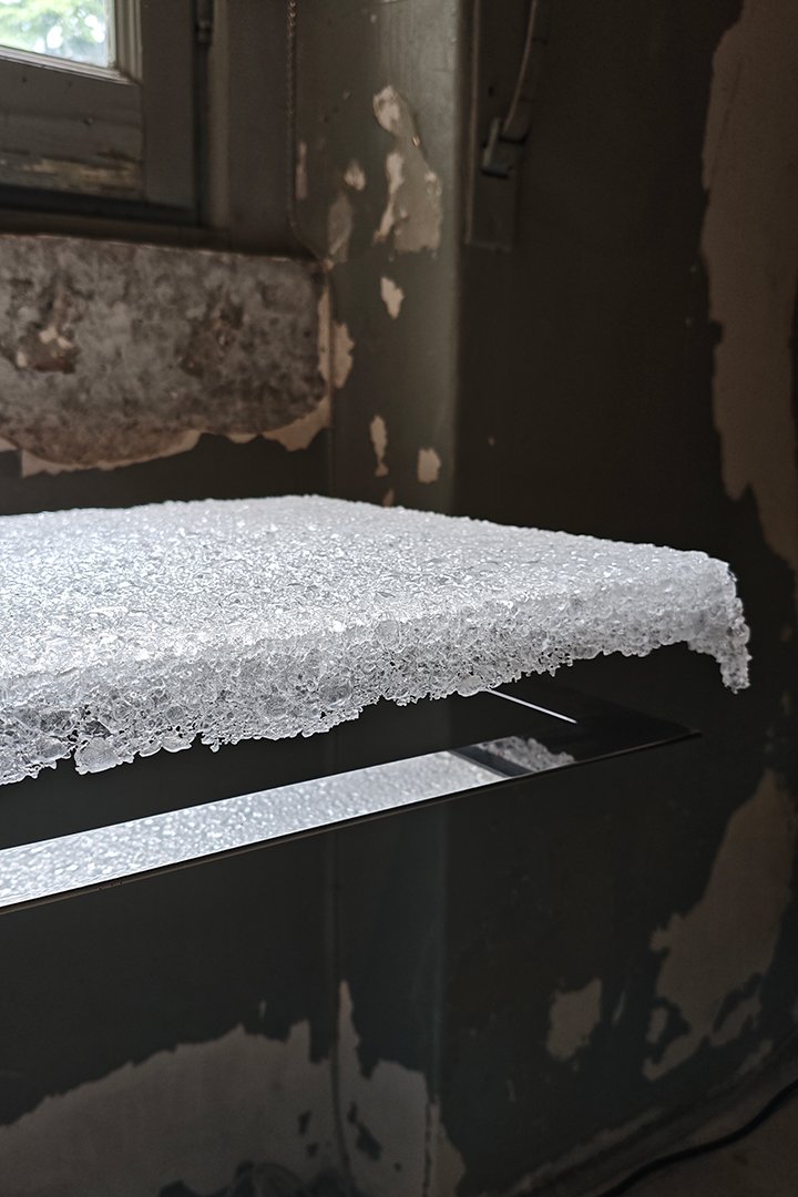 Console-textured-glass-detail Console textured glass detail