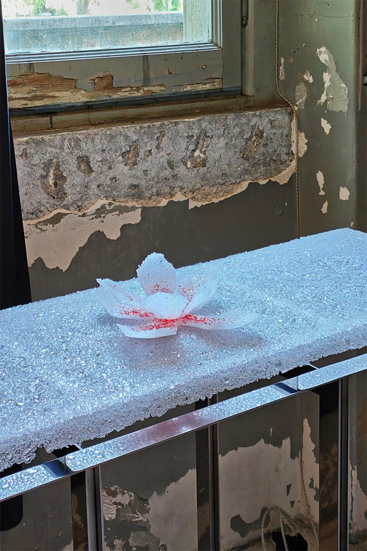 Handmade-glass-console-table Handmade glass console table